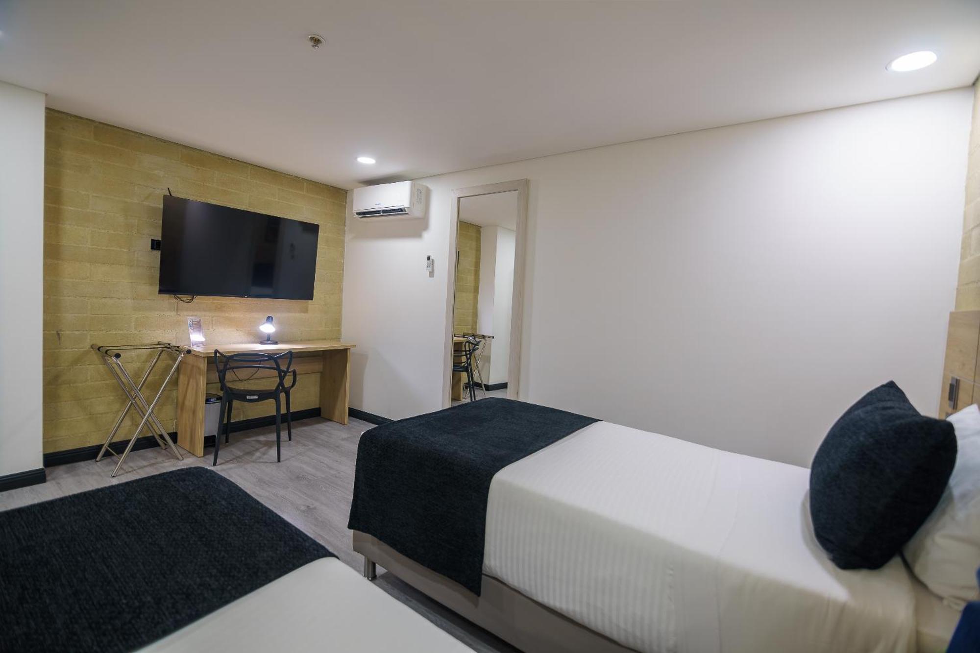 First Class Hotel Medellín Esterno foto
